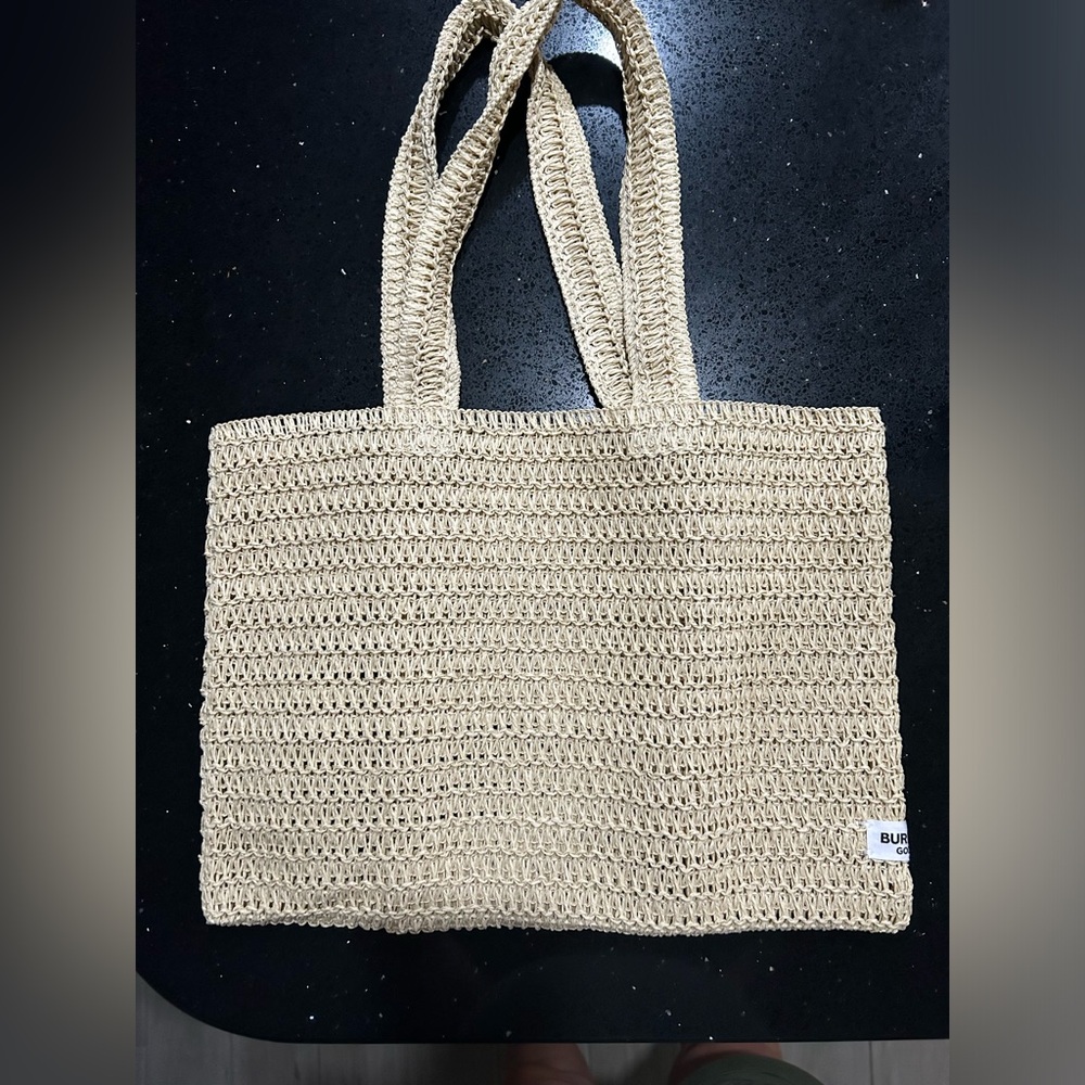 Burberry goddess limited edition straw tote bag - Picture 2 of 7